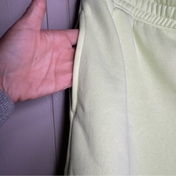 The North Face Women’s Evolution Shorts - Picture 13 of 16